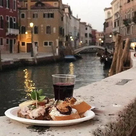 Renato House منزل للإقامة